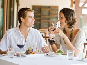 Young_Couple_Dining_2971475