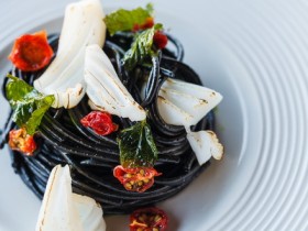 Cold spaghetti and squid ink (2)